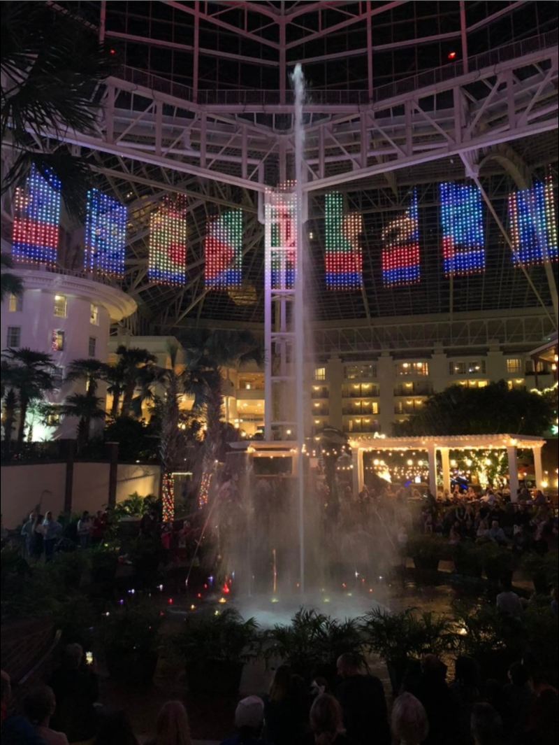 _OprylandHotel-DeltaArea-SpoutingFountain(Night-Light-Show)