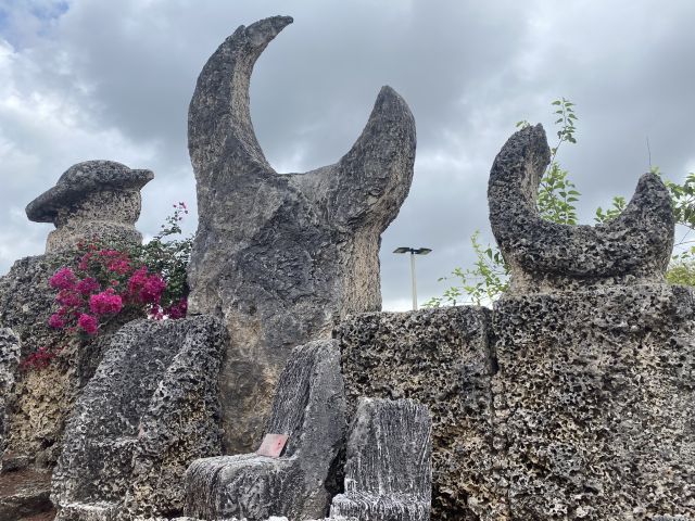 _2022-03-10_FLHomestead,28655S-DixieHwy,CoralCastle_CrescentMoon