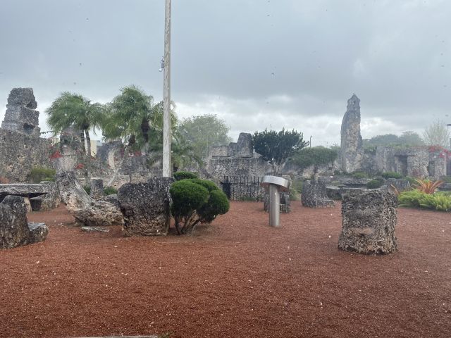 _2022-03-10_FLHomestead,28655S-DixieHwy,CoralCastle_VisitorSeating-under-awning