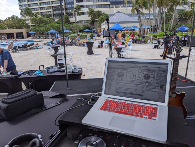 _2022-03-11_FLMiami,Hilton-Blue-Lagoon_Pool_Stage-DJ-laptop