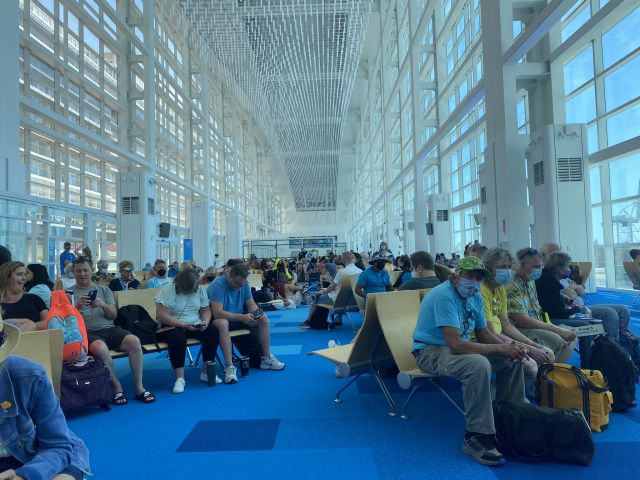 _2022-03-12_1051_FLMiami,CruisePort-waiting-area