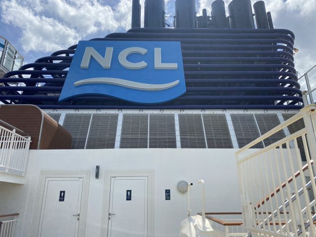 _2022-03-12_1341_FLMiami,CruisePort,NorweiganJoy-View-of-NCL-smokestack