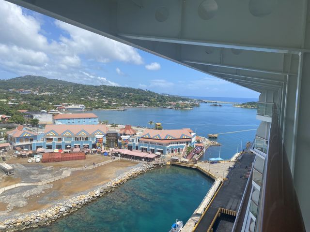_2022-03-14_1231_Honduras,Roatan_dock