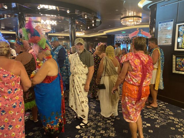 _2022-03-16_1710_Carribean_NorweiganJoy_TasteDiningRoom_ParrotheadGroupTogaParty