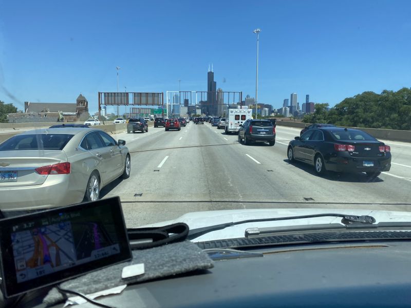c2022-07-10_ILChi,interstate-first-view-of-tall-buildings