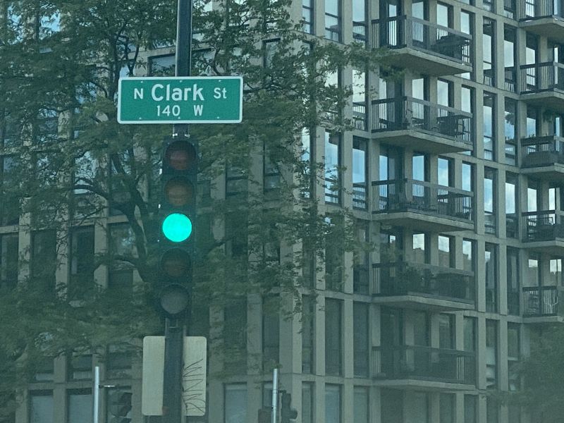 c2022-07-12_ILChi,NClarkSt-sign