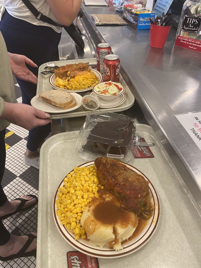 f2022-07-17_ILChi,Mannys-Cafeteria_food