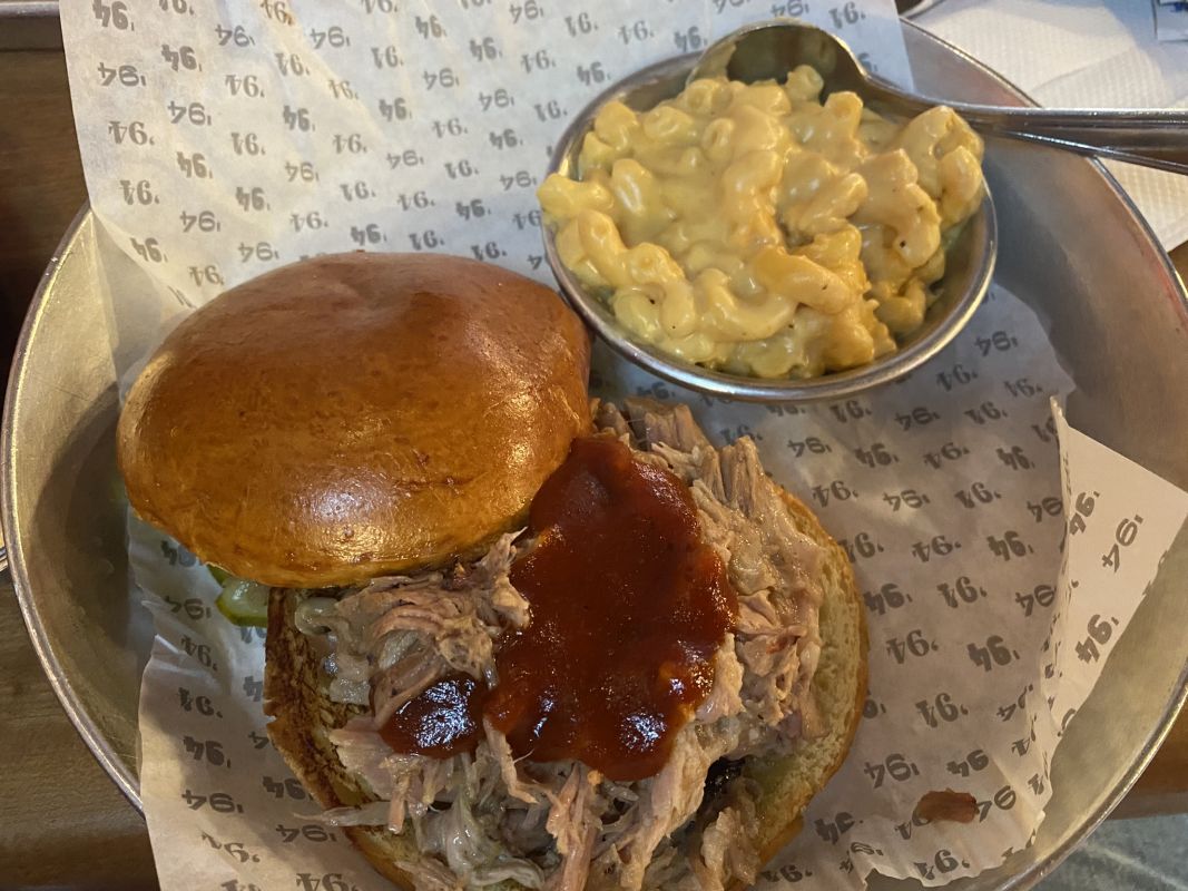 f2022-07-22_ILChi,1804WDivisionSt,SmokeDaddyBBQ-ribs
