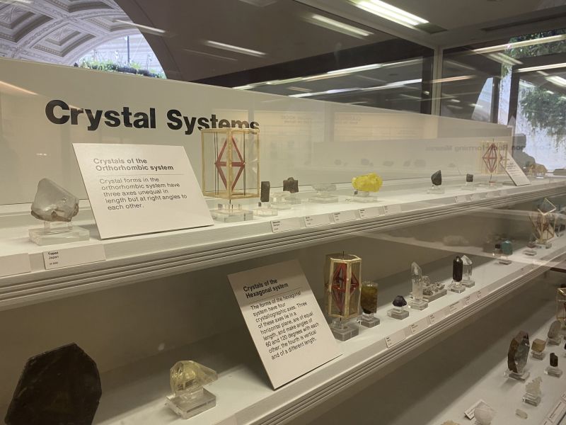 2022-07-19_ILChi,SecondFloor,FieldMuseum_crystal-forms