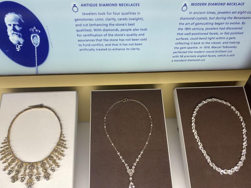 2022-07-19_ILChi,SecondFloor,FieldMuseum_diamond-necklaces