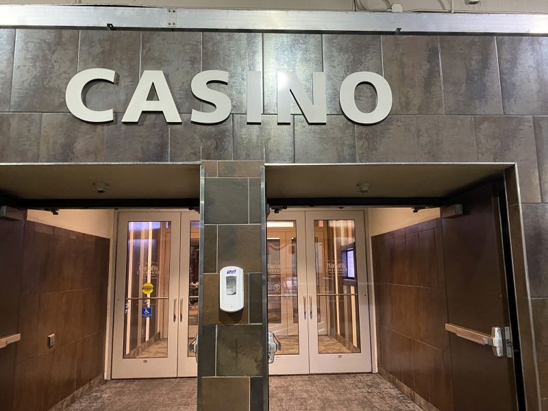 72022-08-08_NCCharlotte,Harrahs-Casino(Parking-Garage-Entrance)