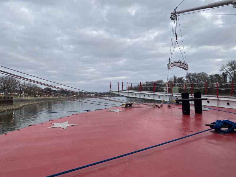 2022-11-28_MississippiRiver_American-Queen_front-deck