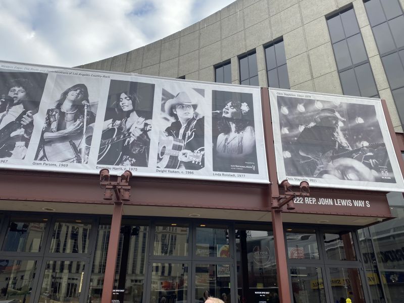 2022-11-28_TNNashville,downtown_Museum-outside1