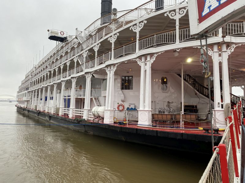 2022-12-05_TNMemphis,MississippiRiver_American-Queen_Boat