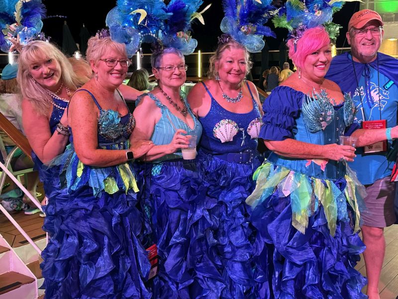 SpiceH2O_Group-in-costumes