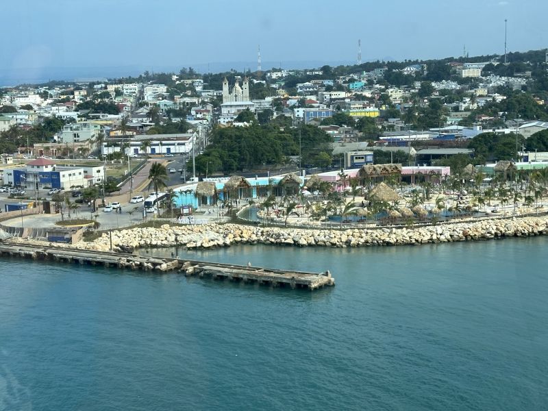DRPuertoPlata,TainoBay_Port-View-from-cruise-ship2