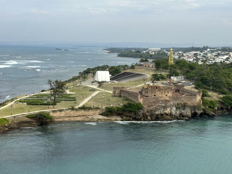 DRPuertoPlata,TainoBay_Port-Port-View-from-cruise-ship7-fort