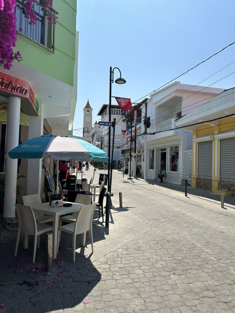 DRPuertoPlata,TainoBay_Street-corner