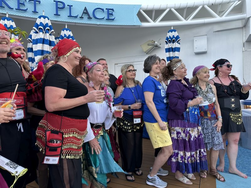 pool_Parrothead-gypsies3