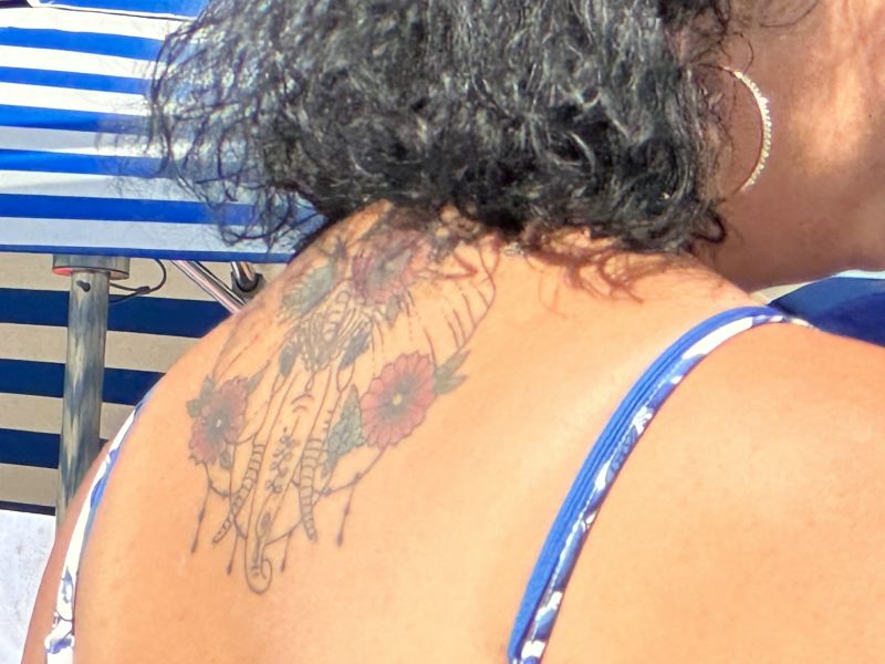 tattoo(Woman-Back-Flowers)