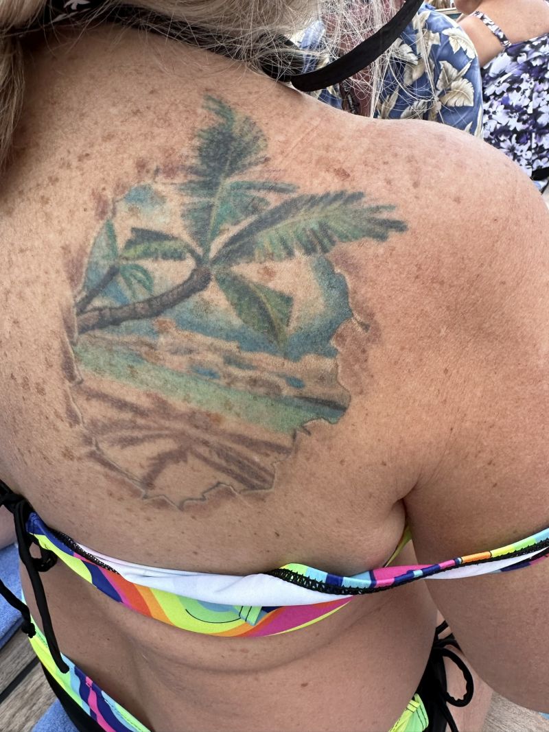 tattoo(Woman-Back-PalmTree)