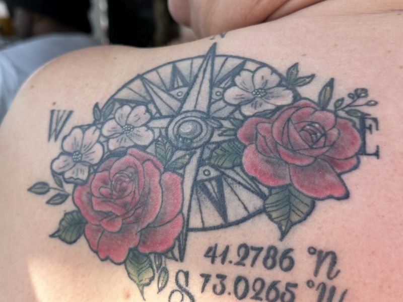 tattoo(Woman-LeftShoulder_Compass)