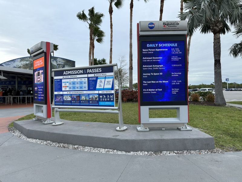 KennedySpaceCenter_entrance-schedule
