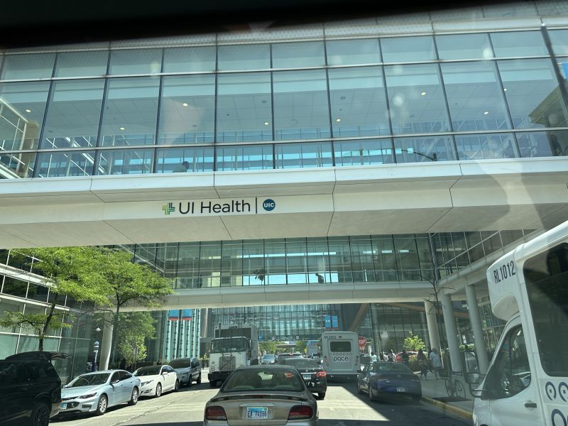 ILChi,UIHealth_Walkways-above-road