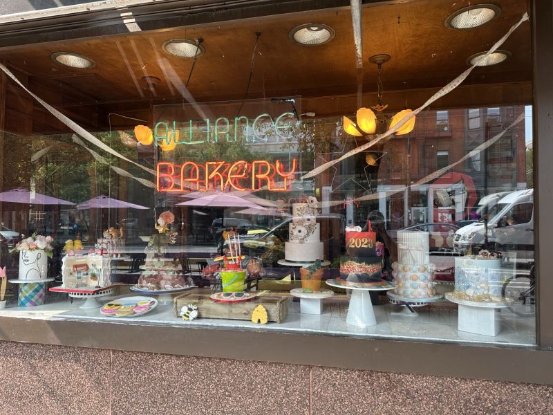 ILChi,WickerPark_AllianceBakery-window