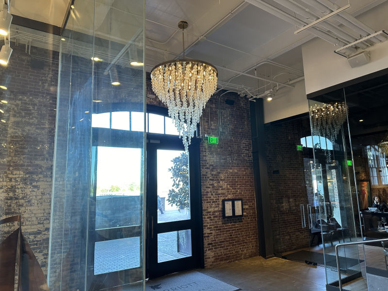 GASavannah,PlantRiverside_entrance-chandelier
