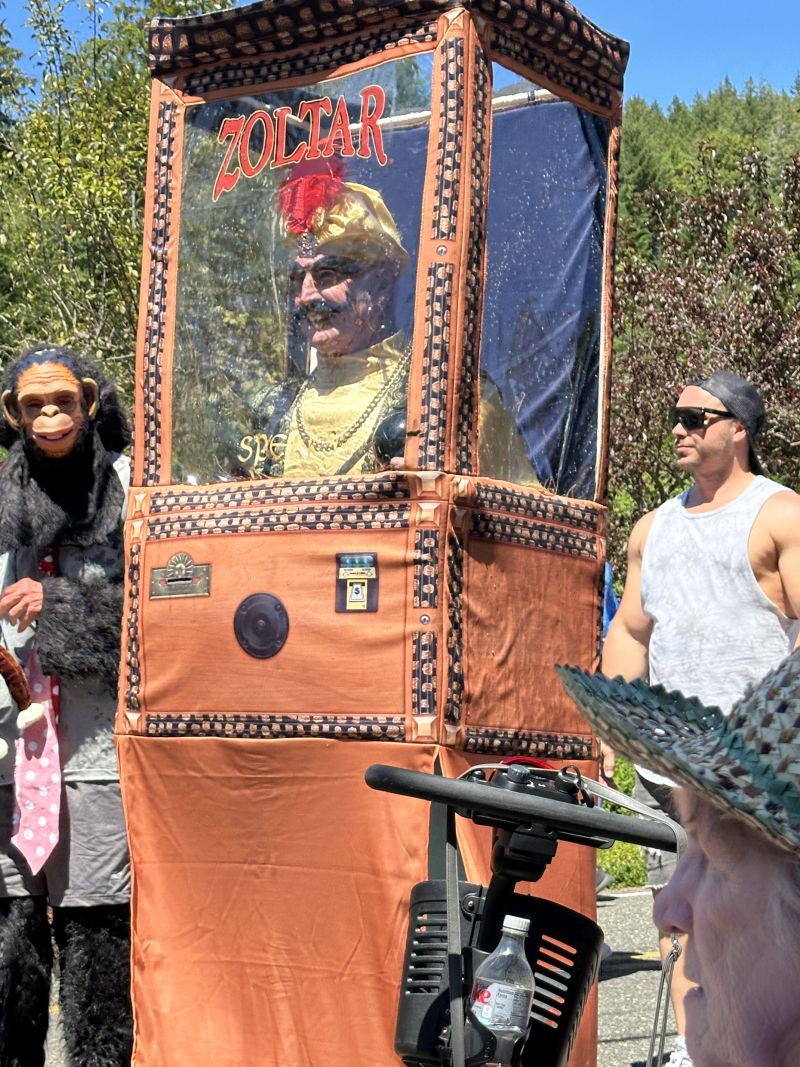 WATahuya-4thJulyParade30-Zoltar