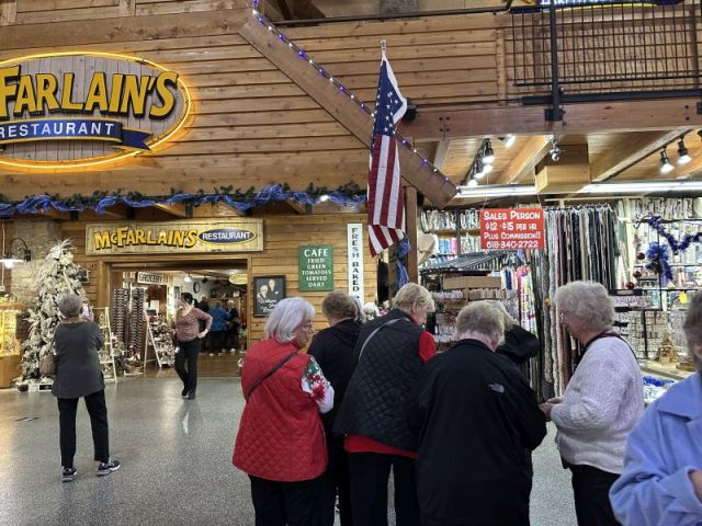 2024-11-20_MOBranson,Mall_Lunch_McFarlains