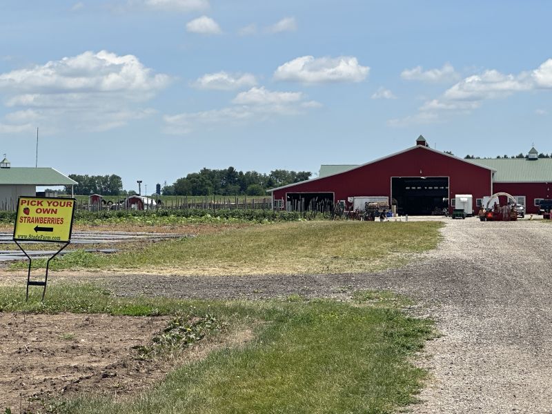 2025-06-28_ILMcHenry,Stade.'s_barn