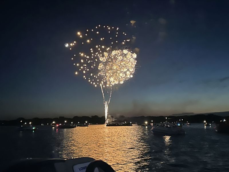 2025-06-28_ILNippersinkLake_fireworks