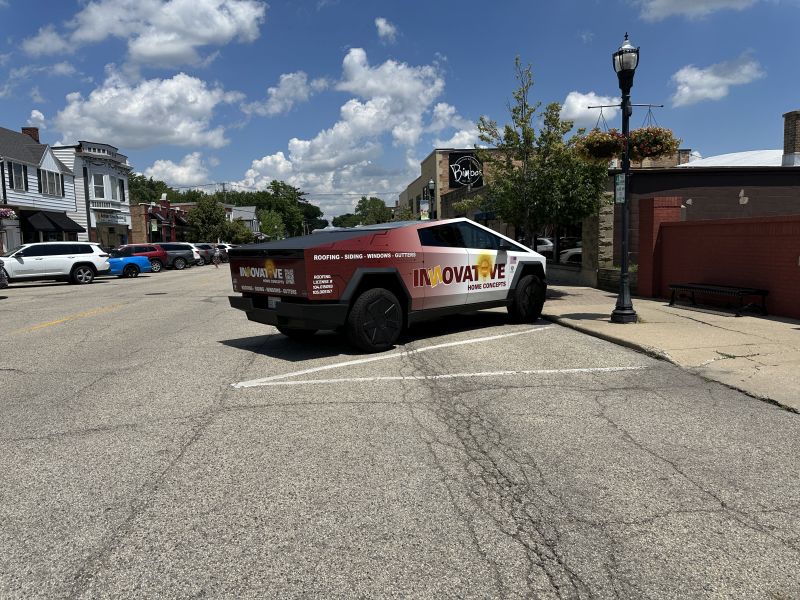 2025-06-26_ILMcHenry,downtown-near-FoxHole_Tesla-CyberTruck