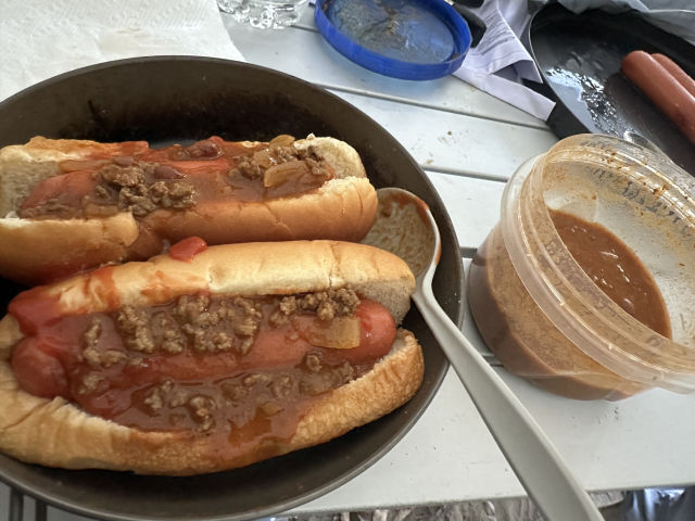 f2025-10-08_TNCopperhill_hotDogs