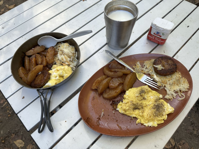 f2025-10-17_TNCopperhill_friedApples,sausage,eggs,hashBrownPotatoes1