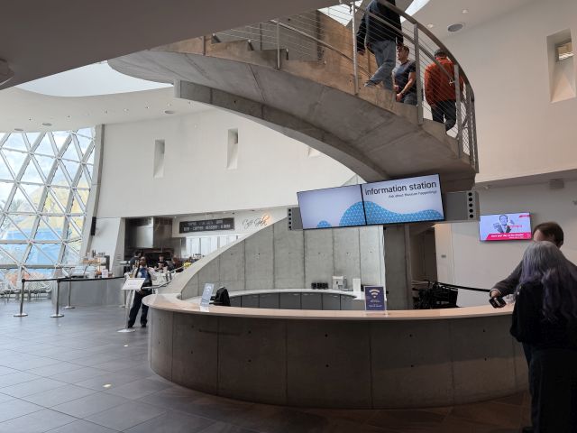 2026-01-13_FLStPetersburg,DaliMuseum-Lobby-and-Cafe